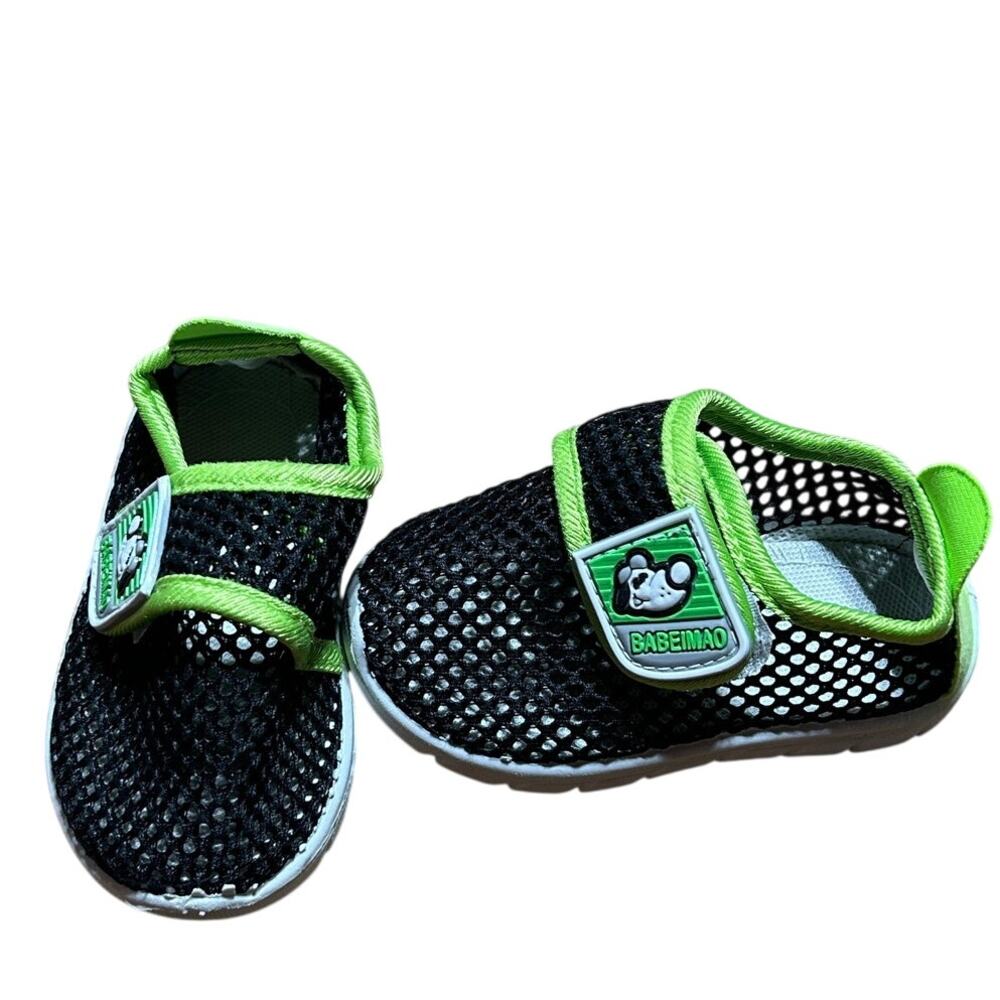 NWOT Babeimao black mesh water shoes with green accents